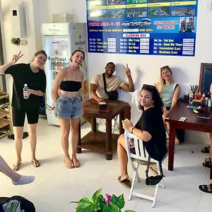 Dom And Bar Hostal